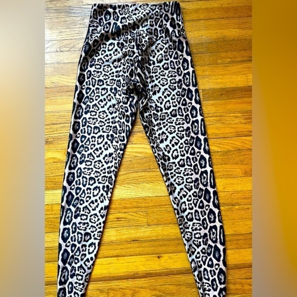 Like new super cool stretchy leopard leggings